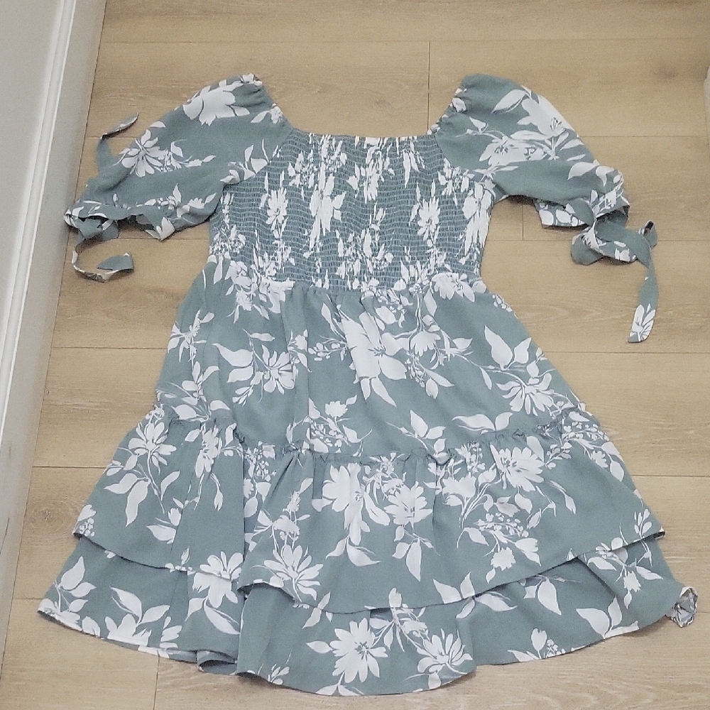 Elegant Floral Dress in Green and White
